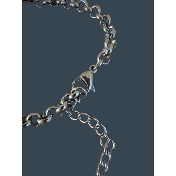 Joy of Shopping Dentist Assistant Tech Heart Floating Charm Bracelet Silver - Picture 10 of 13